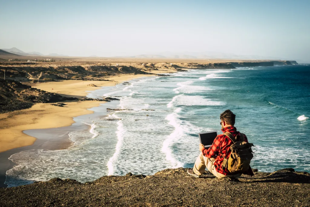 core life of digital nomad in the sea